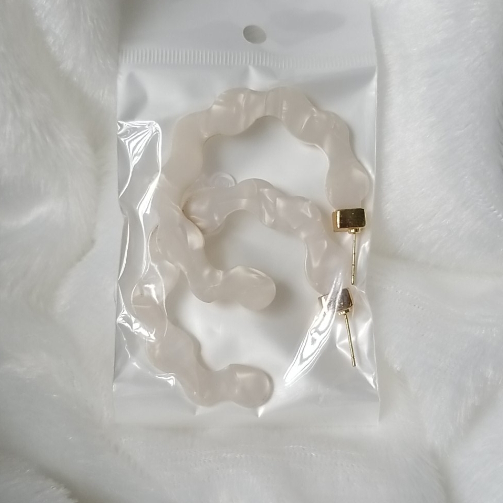 💐3/$9! Acrylic white hoops